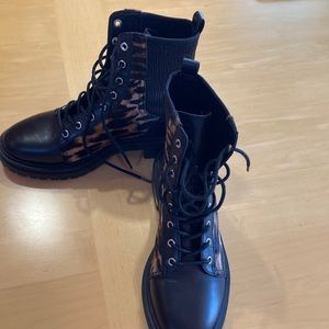 Ladies size 7 Vince Canute cowhide and black leather combat boots. New with box.